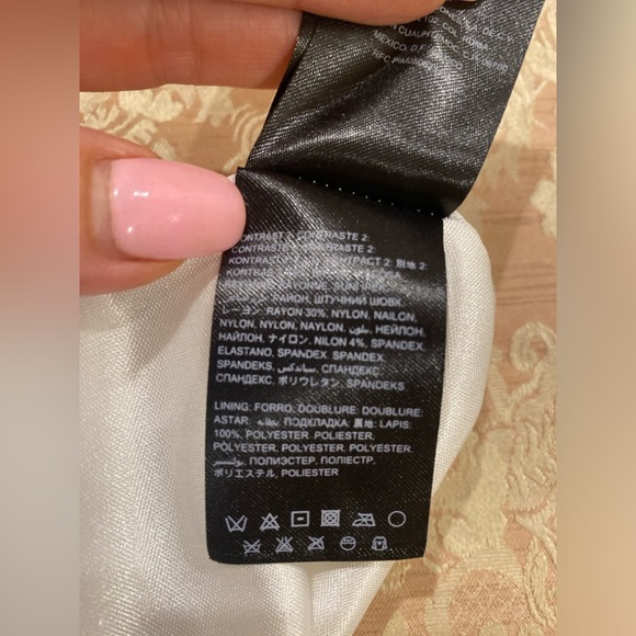 Bebe Size Small Long Sleeved Print Block Scuba Dress Robe Scuba Motif NWT - Picture 16 of 16